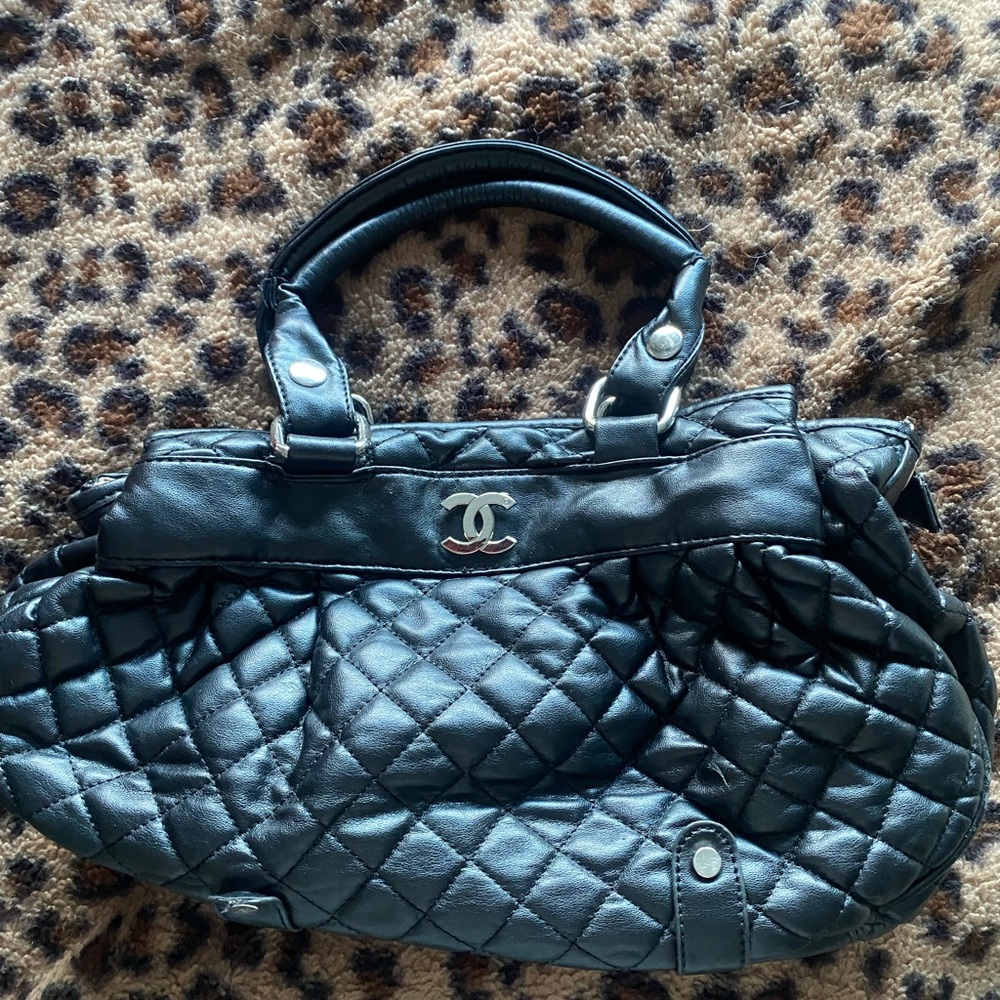 KNOCKOFF CHANEL Black Quilted Leather Top-Handle Shoulder Bag